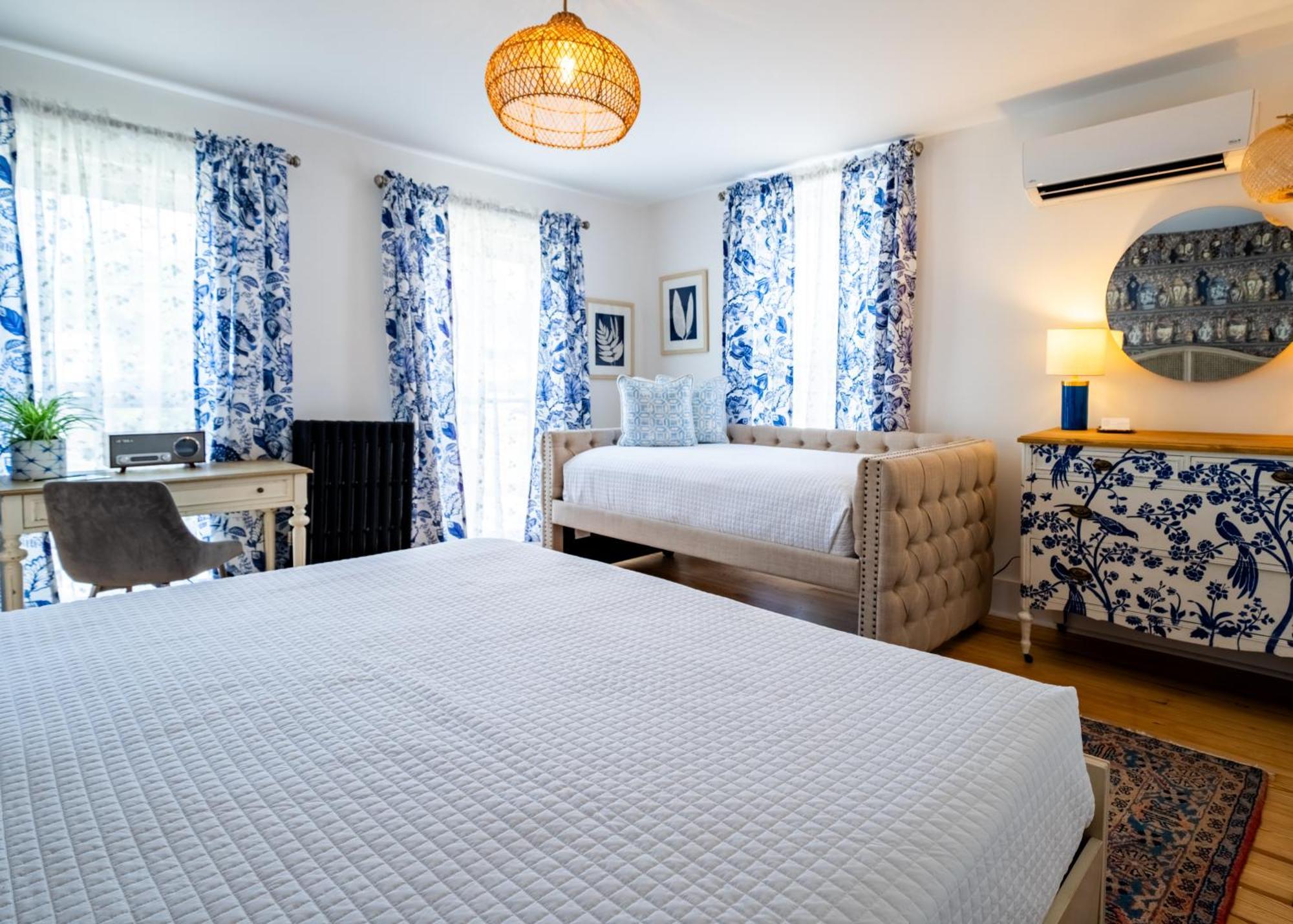 Hotel Twin Gables Of