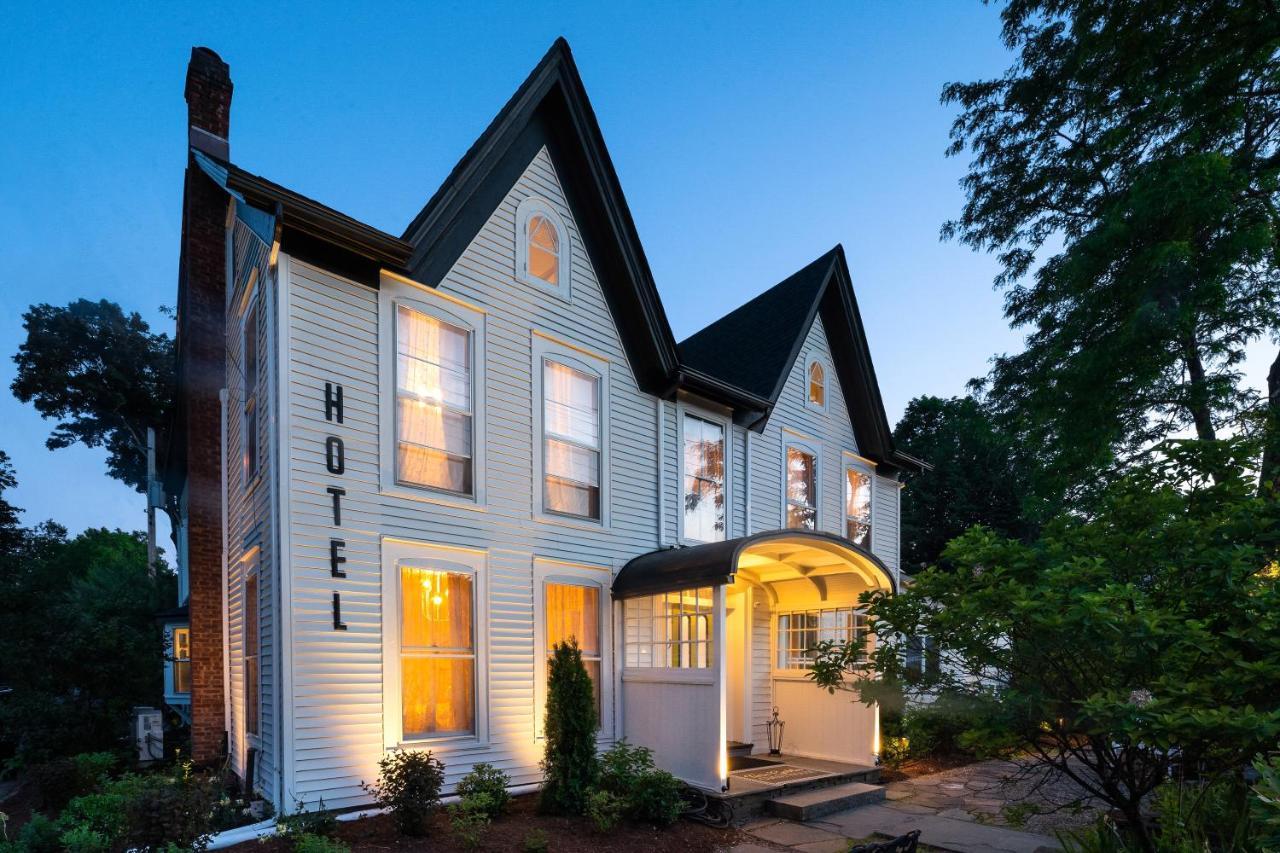 Twin Gables Of Hotel Woodstock