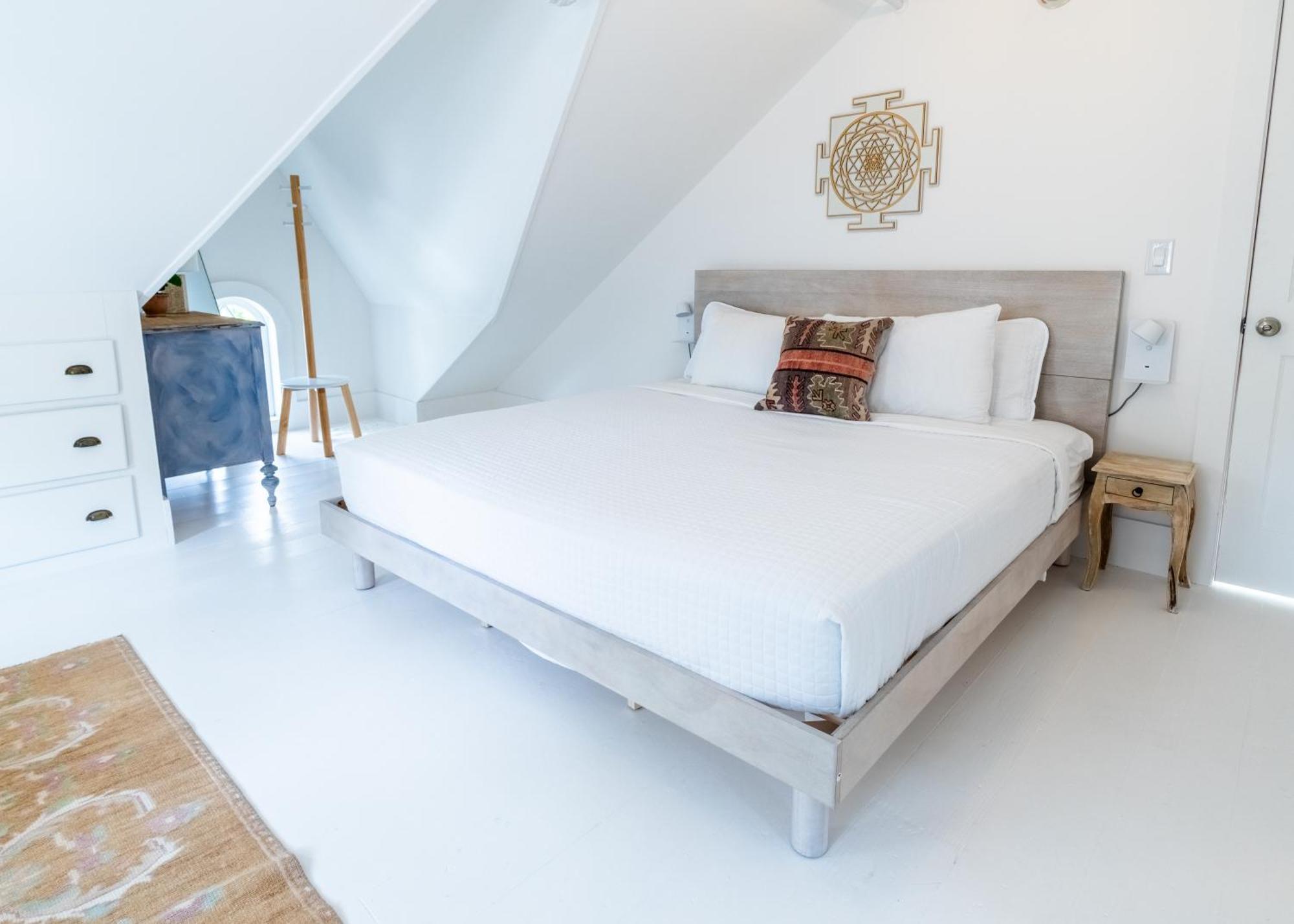 Hotel Twin Gables Of